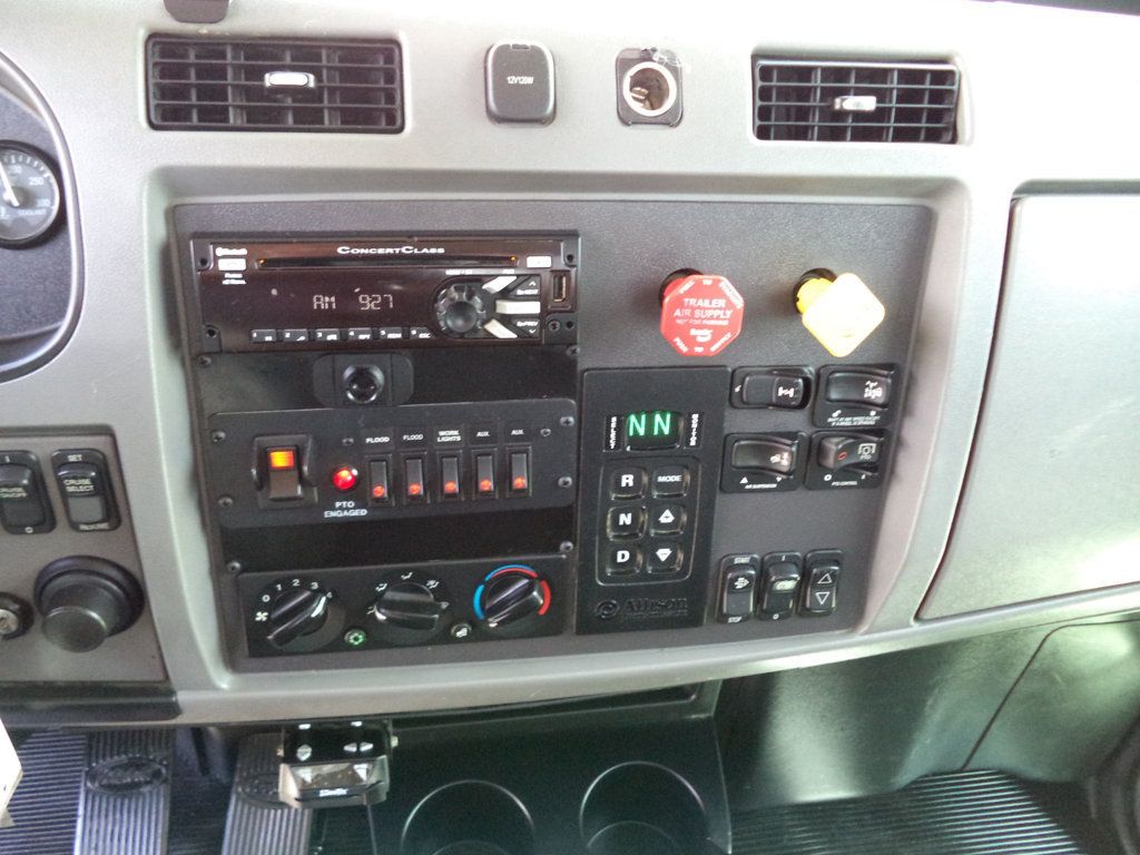 2015 Peterbilt 348 w/ JerrDan 26ft Industrial Carrier  Tandem Axle - 23054794 - 43