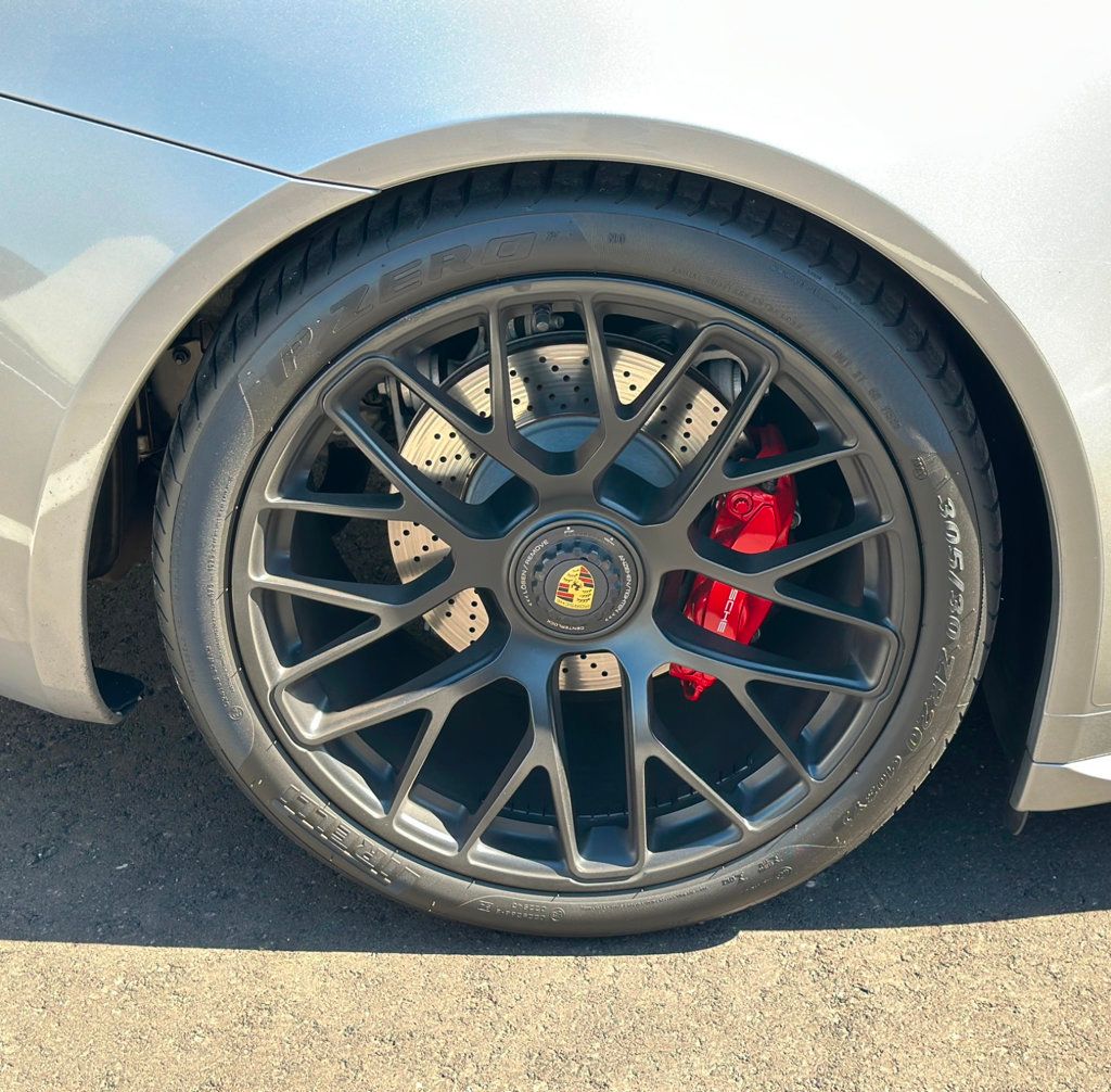 2015 Porsche 911 GTS Coupe photo 29