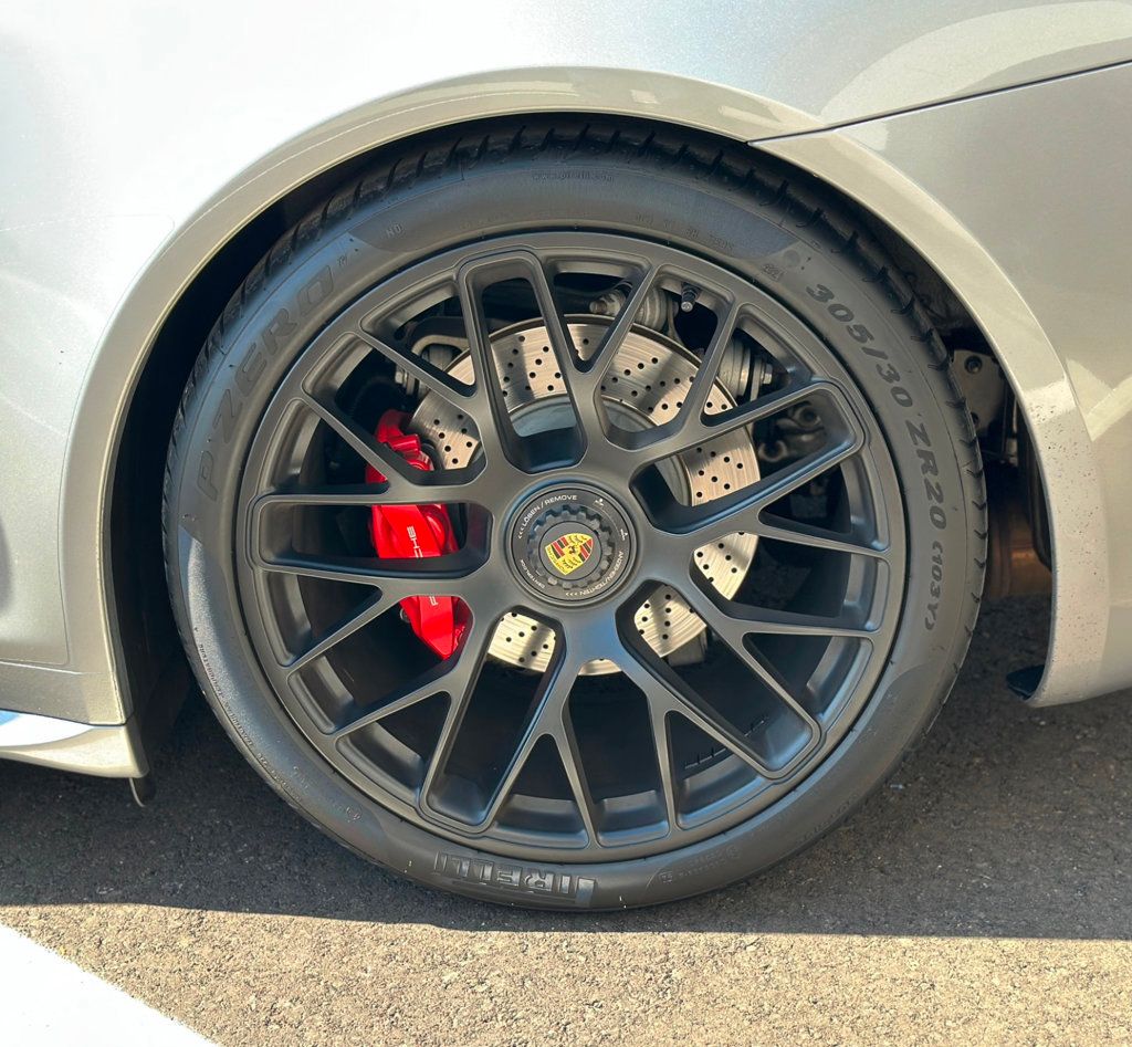 2015 Porsche 911 GTS Coupe photo 30