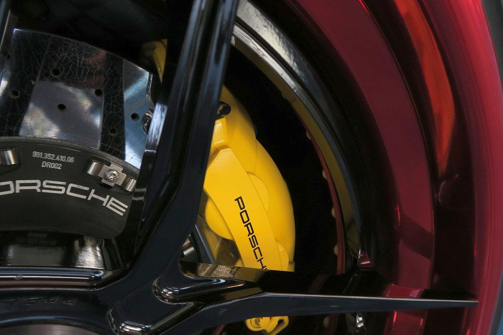 2015 Porsche 911 2dr Cabriolet Turbo S - 22962103 - 40