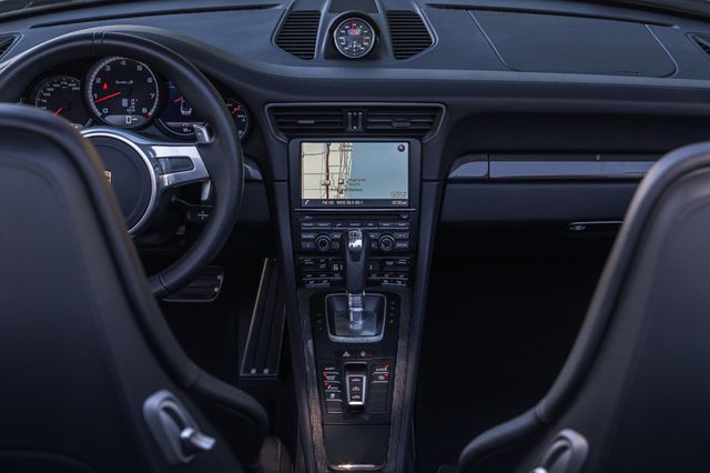 2015 Porsche 911 2dr Cabriolet Turbo S - 22902476 - 18