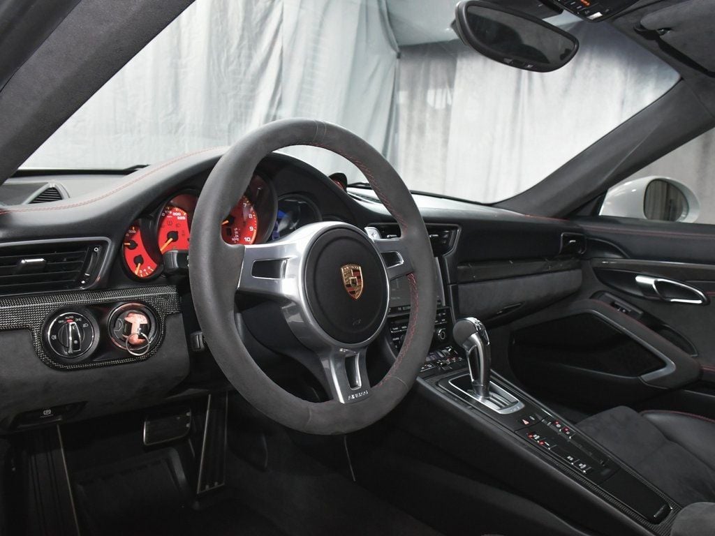 2015 Porsche 911 GT3 Coupe photo 9