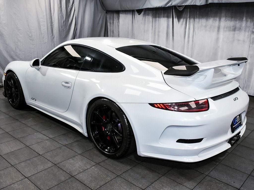 2015 Porsche 911 GT3 Coupe photo 4