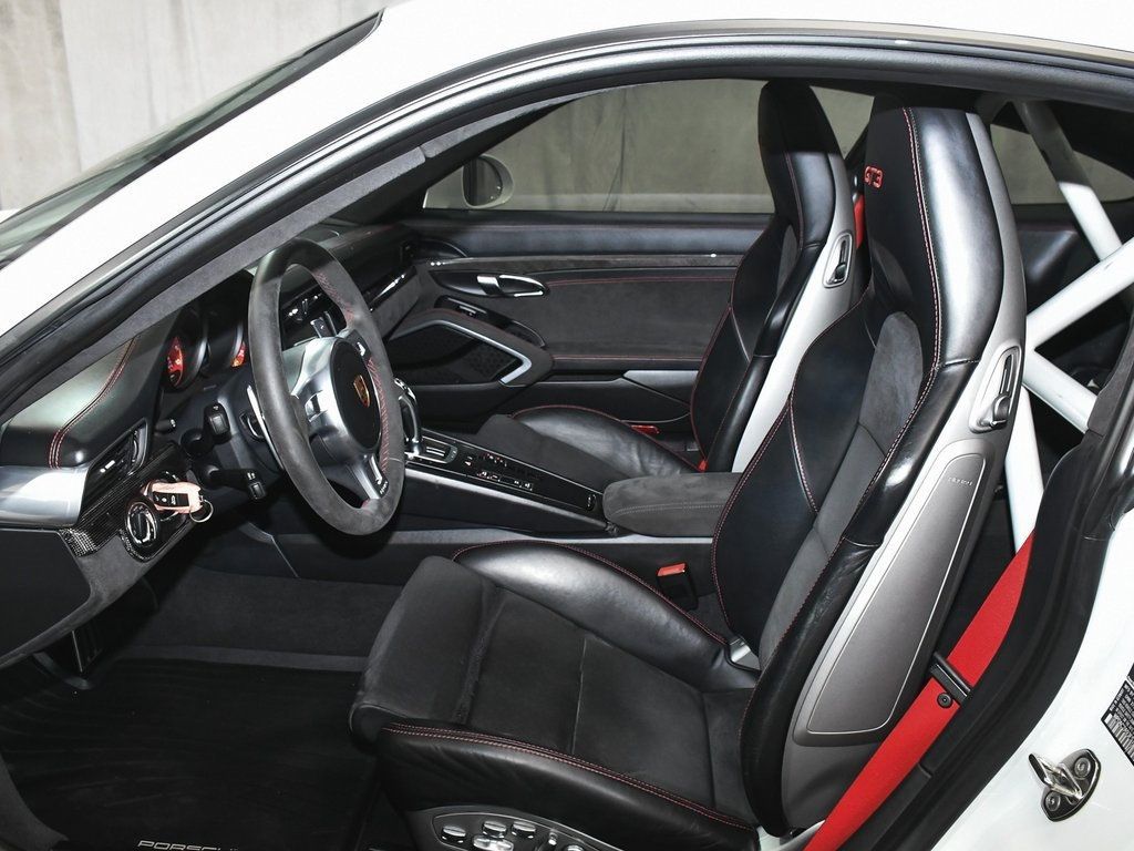 2015 Porsche 911 GT3 Coupe photo 30