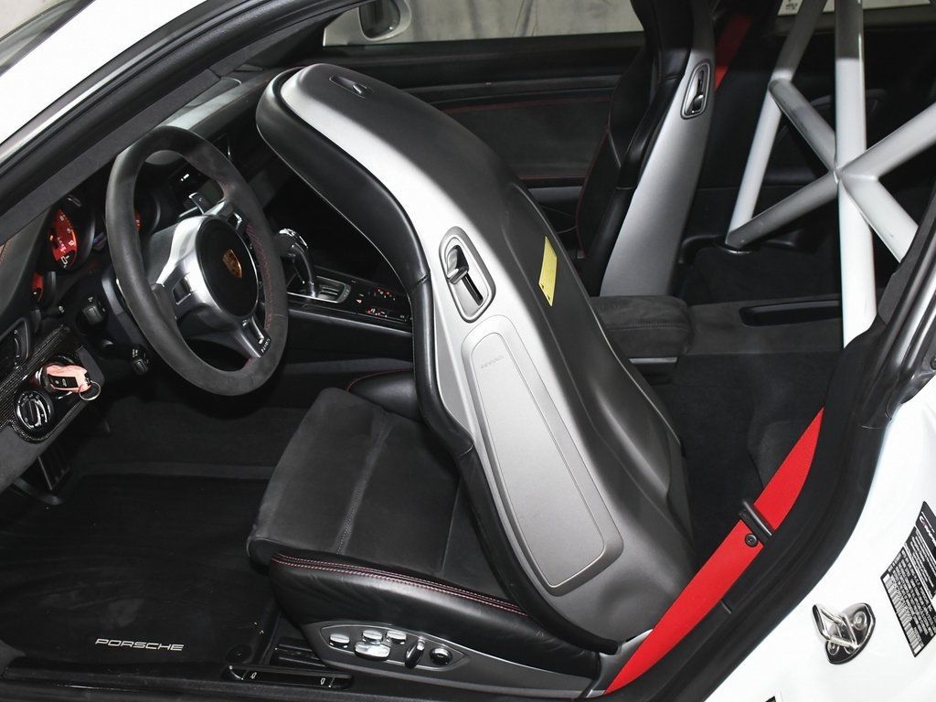 2015 Porsche 911 GT3 Coupe photo 32