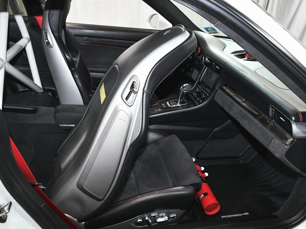 2015 Porsche 911 GT3 Coupe photo 34
