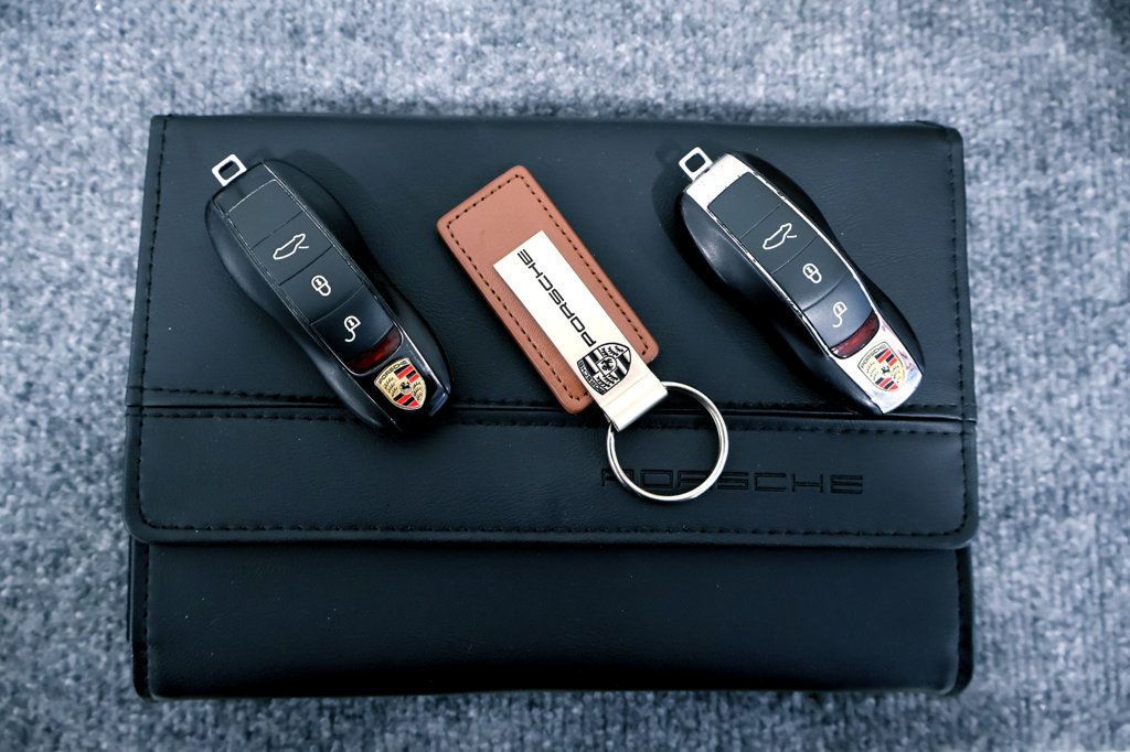 2015 Porsche 911 TARGA 4S CARRERA WHITE...26,490 Miles...As New!  - 22942750 - 39