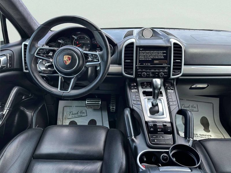 2015 Porsche Cayenne AWD 4dr Turbo - 23051490 - 17