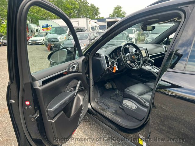 2015 Porsche Cayenne Premium Plus, Infotainment, Pano, 19-inch Cayenne Turbo Rims  - 23032695 - 24