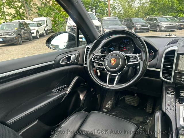 2015 Porsche Cayenne Premium Plus, Infotainment, Pano, 19-inch Cayenne Turbo Rims  - 23032695 - 35