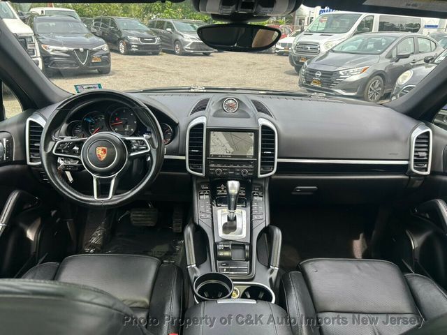 2015 Porsche Cayenne Premium Plus, Infotainment, Pano, 19-inch Cayenne Turbo Rims  - 23032695 - 36