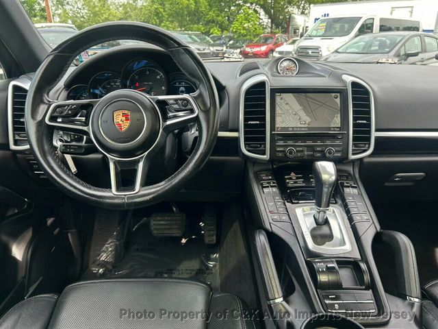 2015 Porsche Cayenne Premium Plus, Infotainment, Pano, 19-inch Cayenne Turbo Rims  - 23032695 - 38