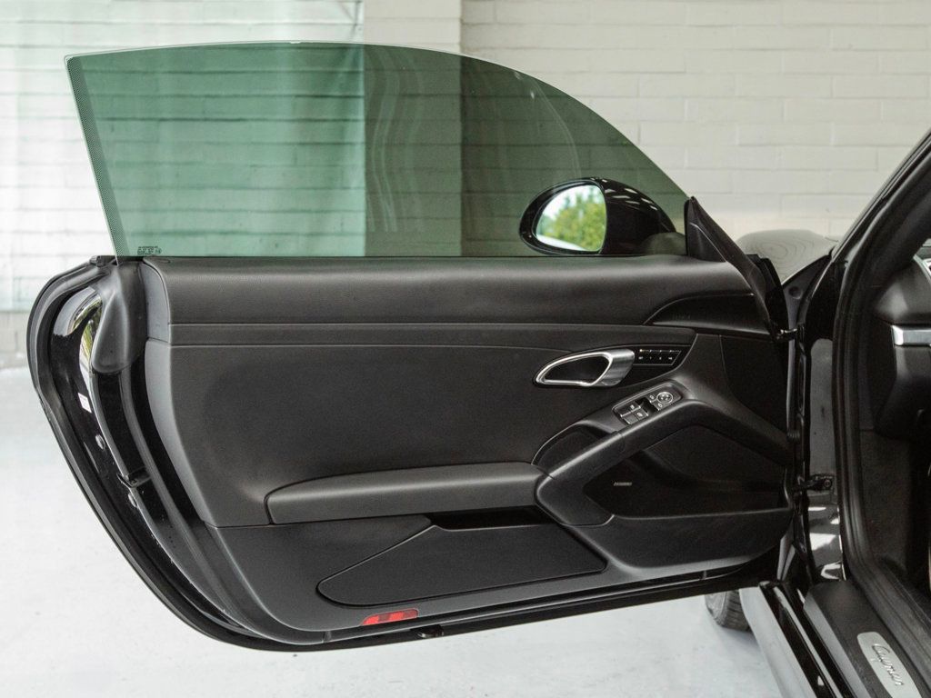 2015 Porsche Cayman photo 22