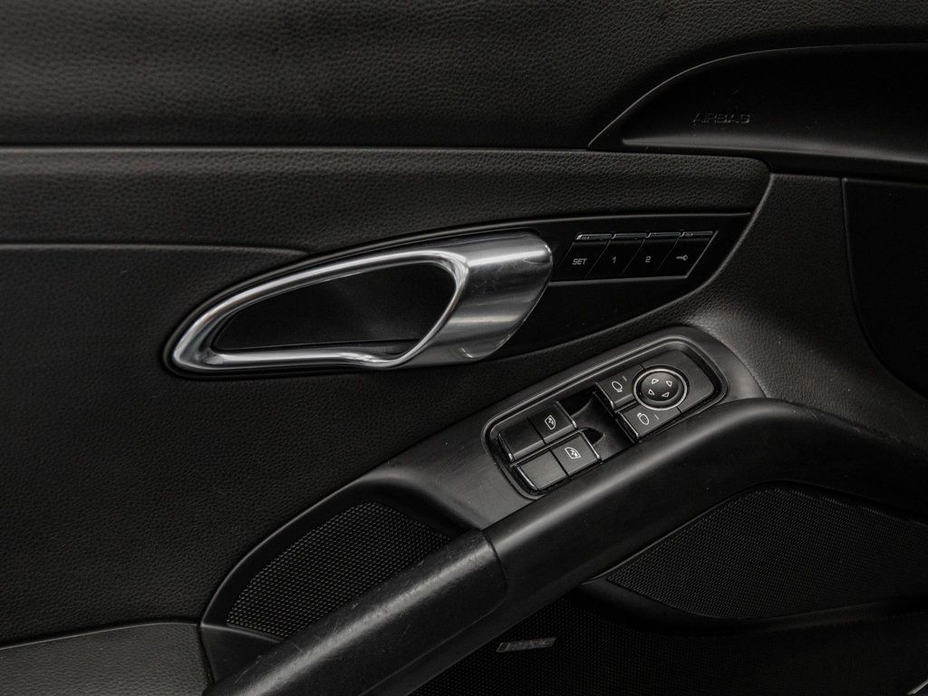2015 Porsche Cayman photo 23