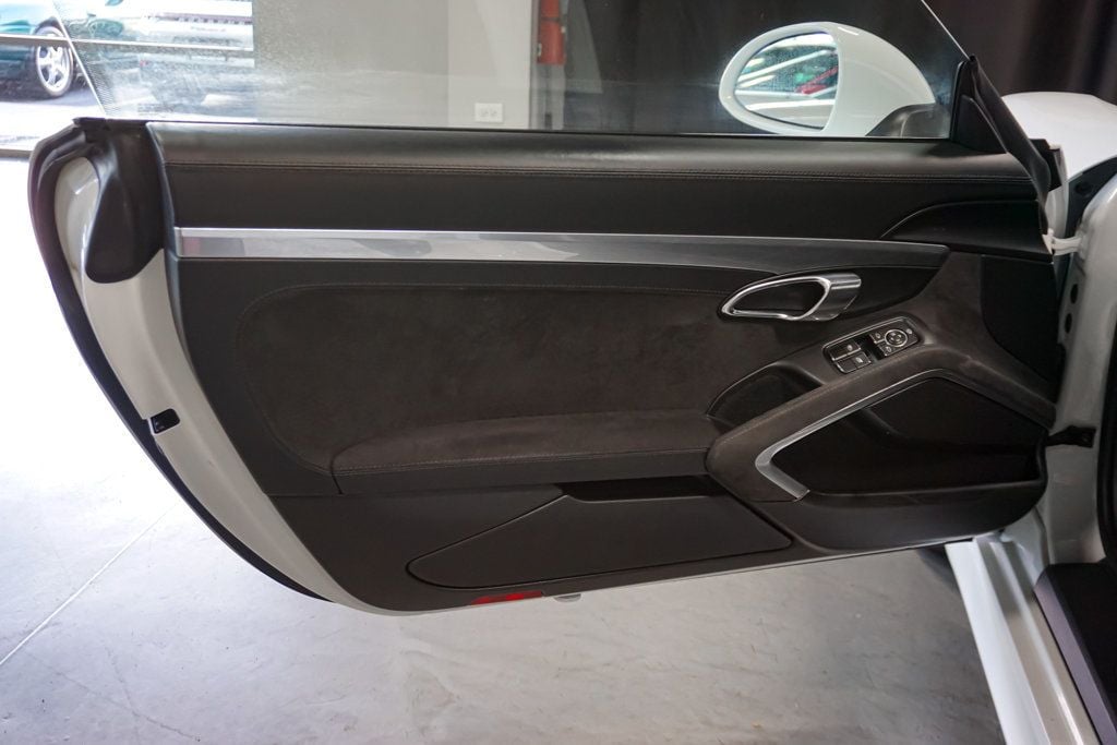 2015 Porsche Cayman *Cayman GTS* *6-Speed Manual*  - 22921608 - 16