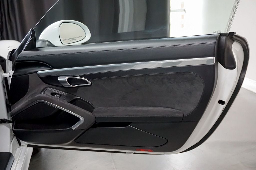 2015 Porsche Cayman *Cayman GTS* *6-Speed Manual*  - 22921608 - 30