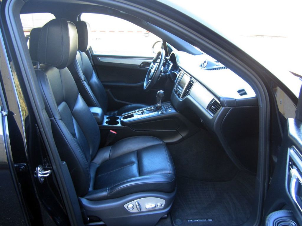 2015 Porsche Macan S photo 14