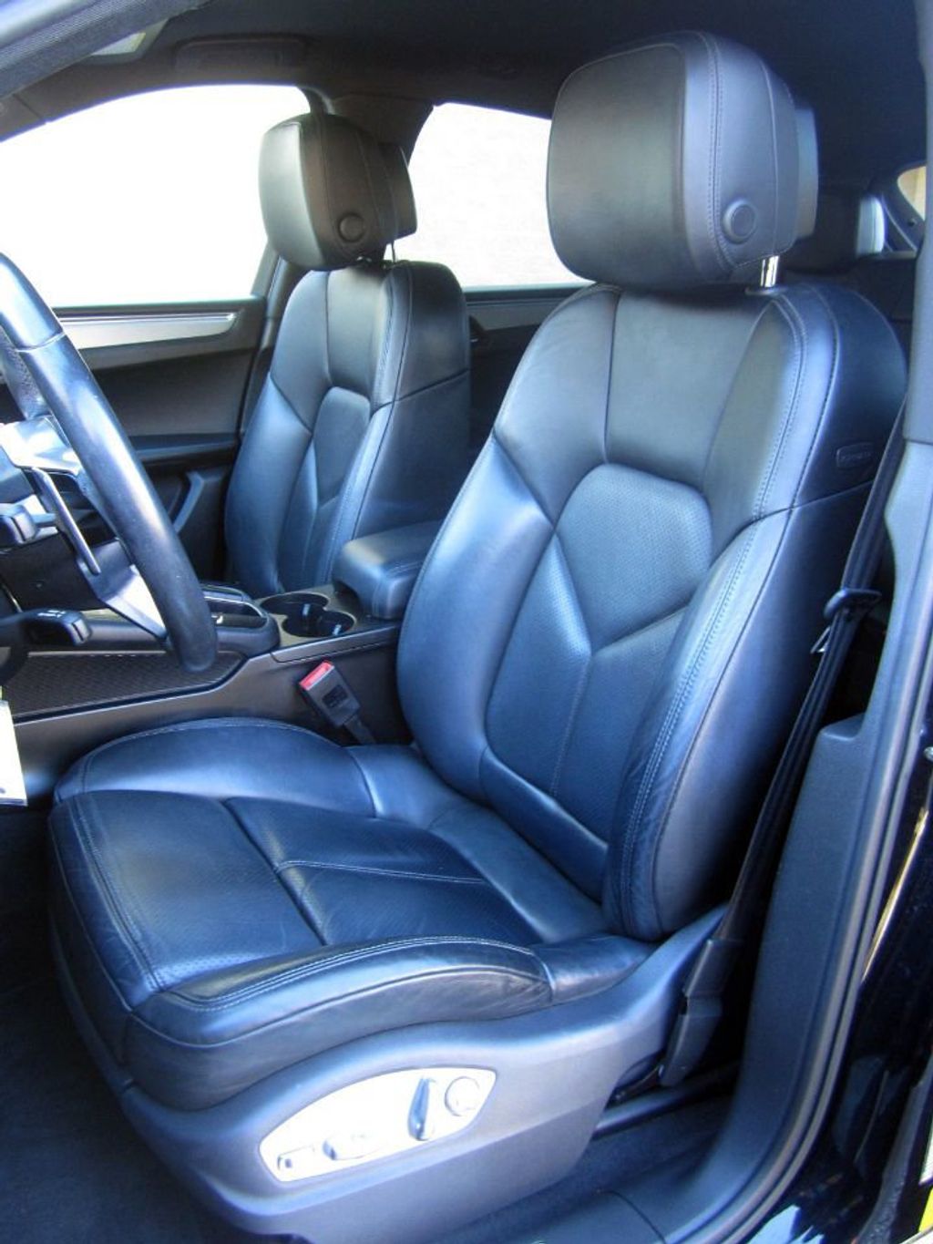 2015 Porsche Macan S photo 15