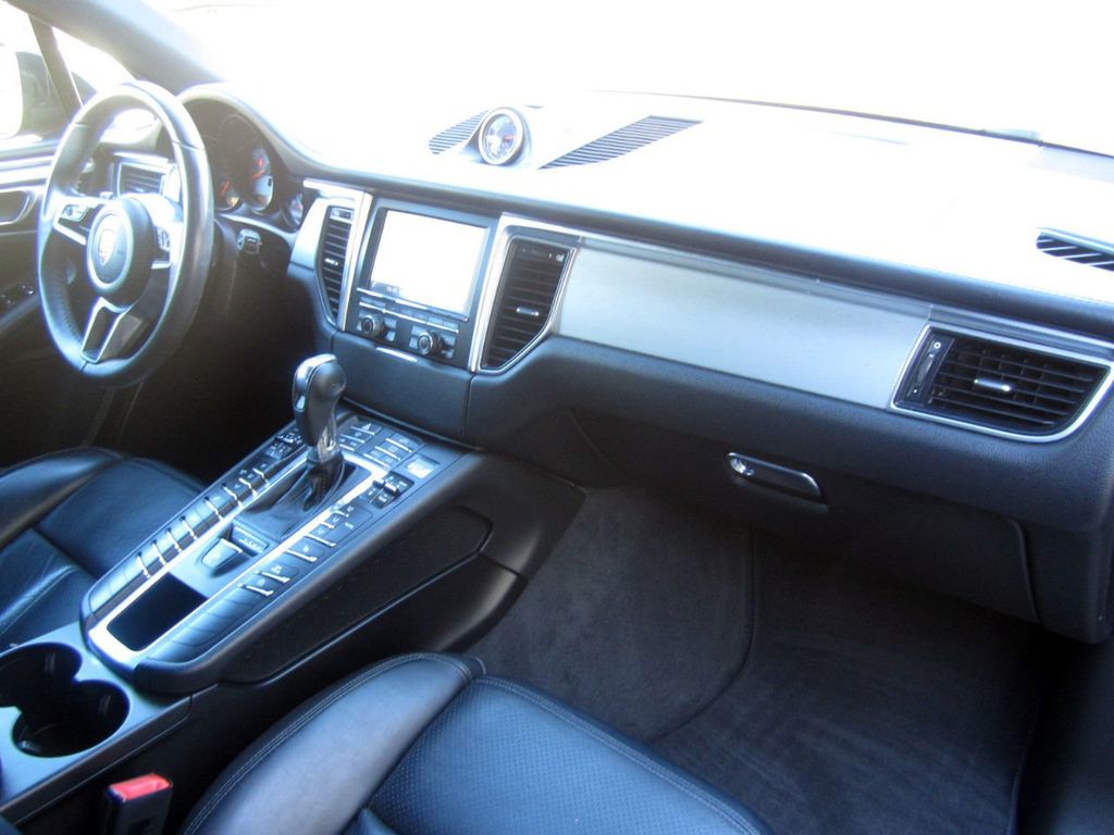 2015 Porsche Macan S photo 8
