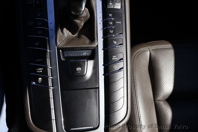 2015 Porsche Macan AWD 4dr S - 23010297 - 22