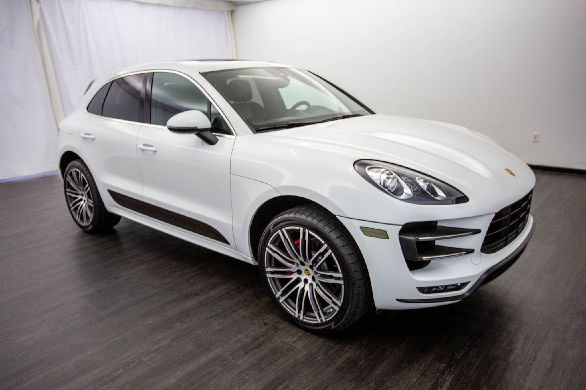 2015 Porsche Macan Turbo photo 3