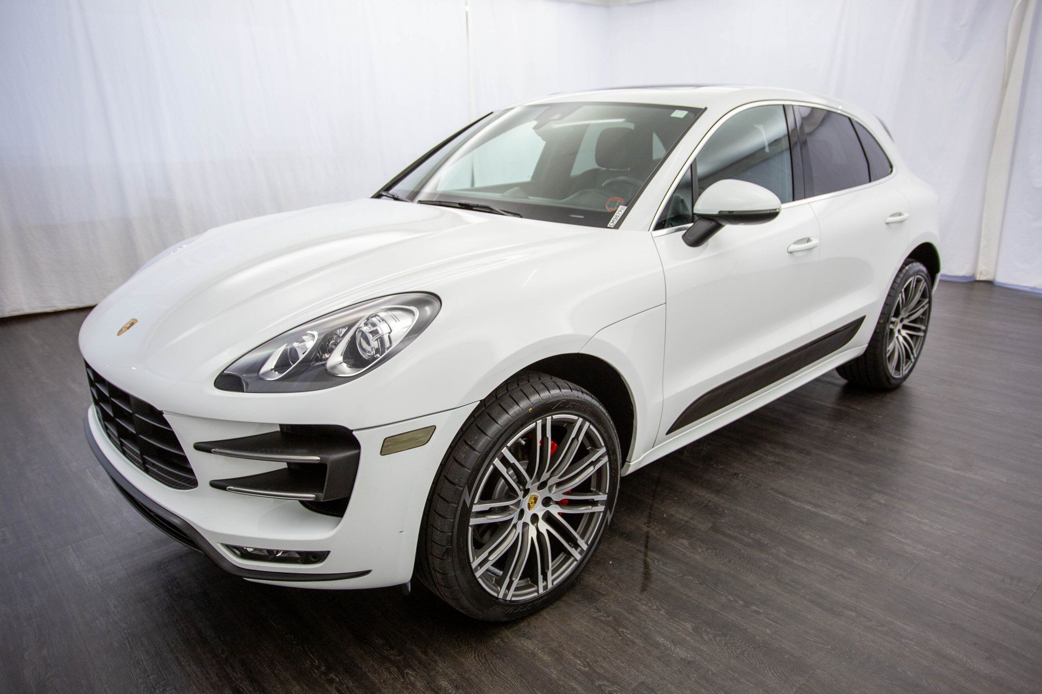 2015 Porsche Macan Turbo photo 4