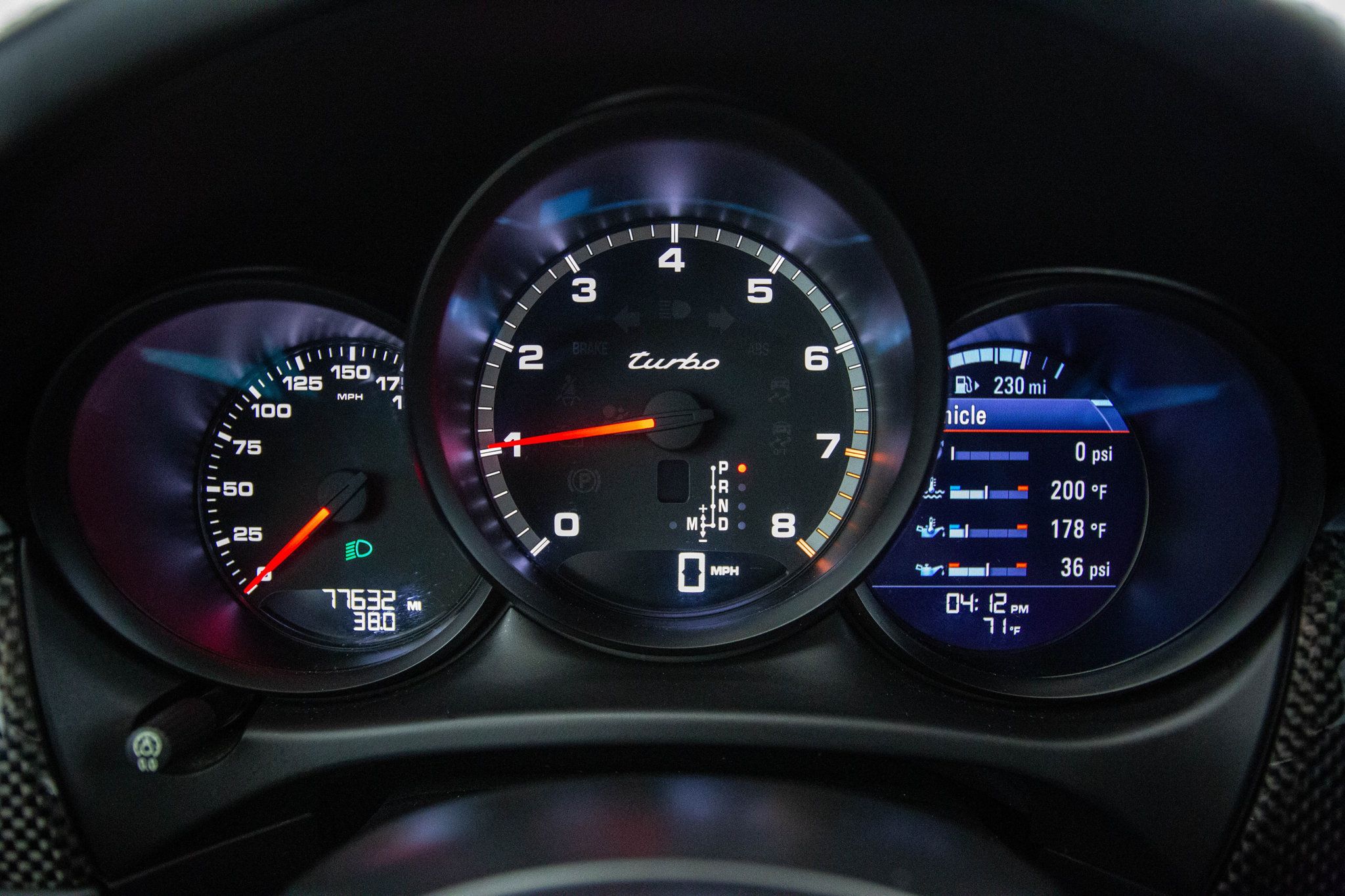2015 Porsche Macan Turbo photo 9