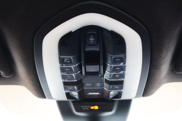 2015 Porsche Macan AWD 4dr Turbo w/ OPTIONS! - 22980157 - 31