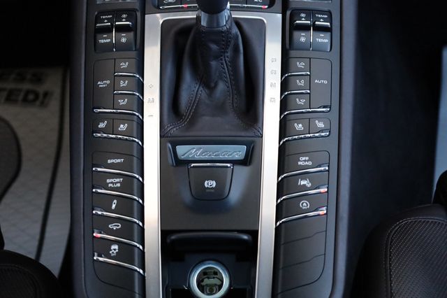 2015 Porsche Macan AWD 4dr Turbo w/ OPTIONS! - 22980157 - 39