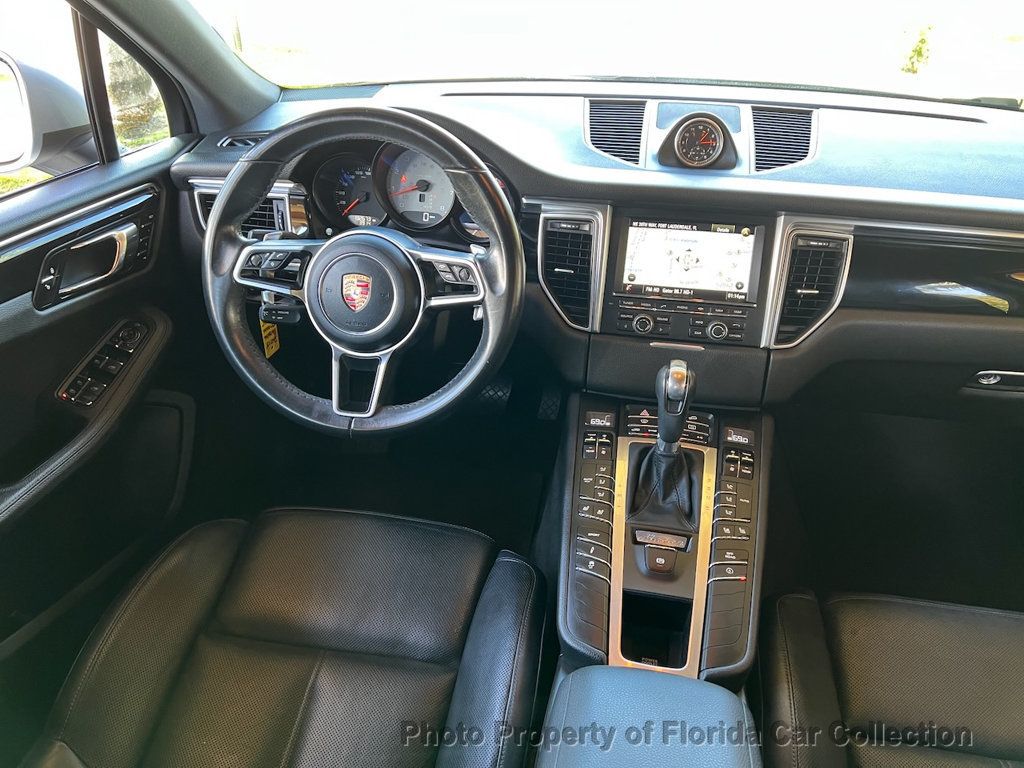 2015 Porsche Macan S photo 11