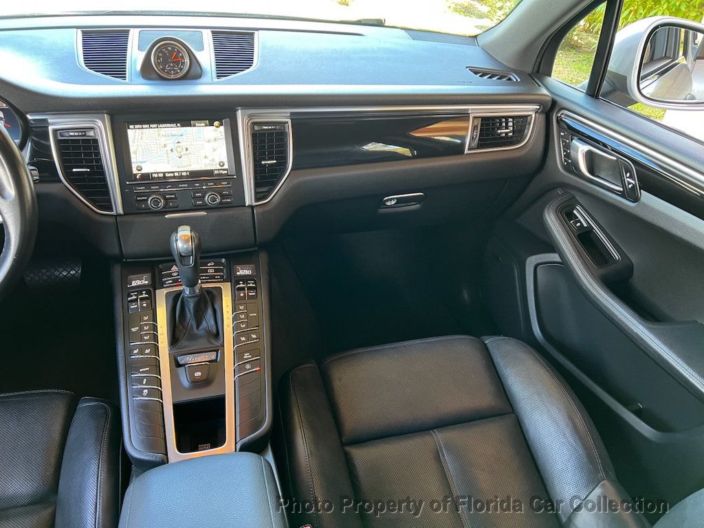 2015 Porsche Macan S photo 12