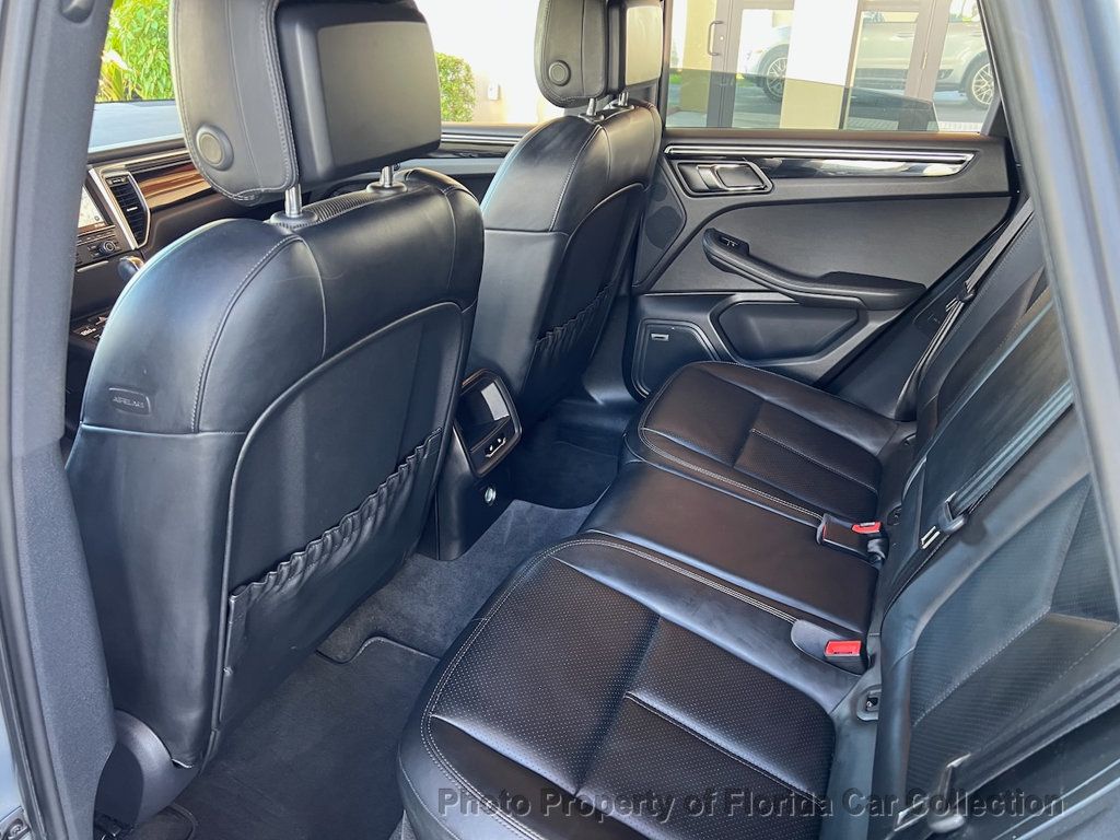 2015 Porsche Macan S photo 9