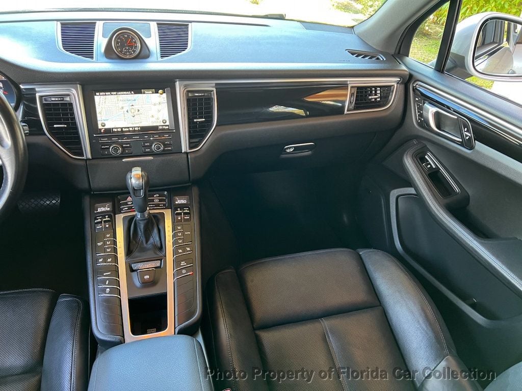 2015 Porsche Macan S photo 12