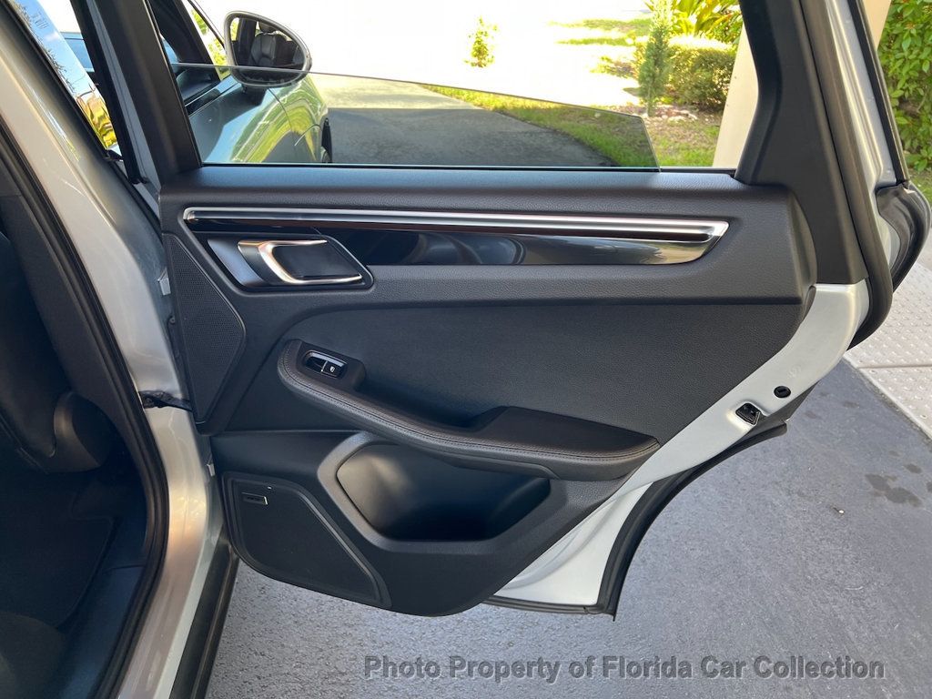 2015 Porsche Macan S photo 31