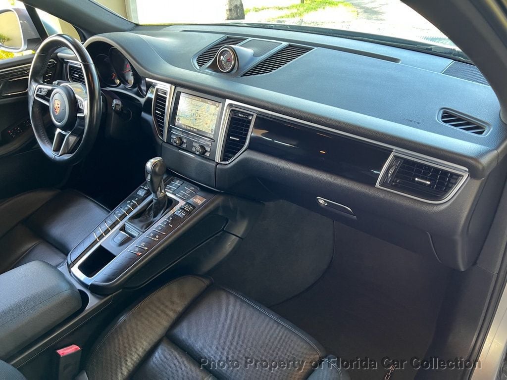 2015 Porsche Macan S photo 36