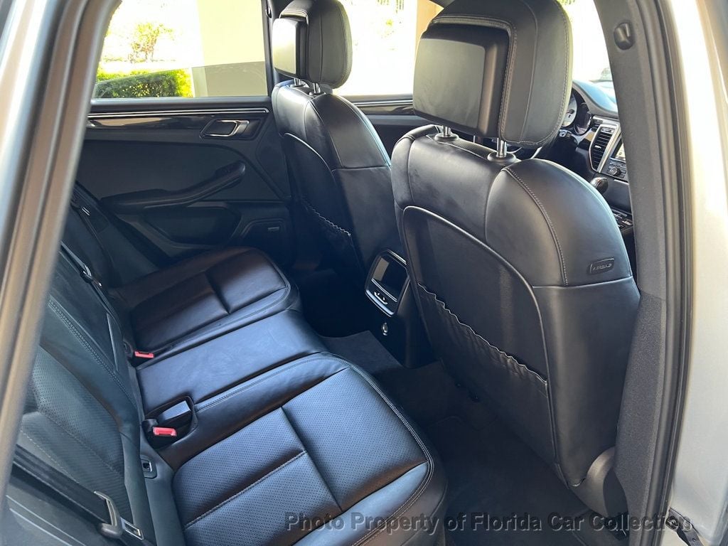 2015 Porsche Macan S photo 42