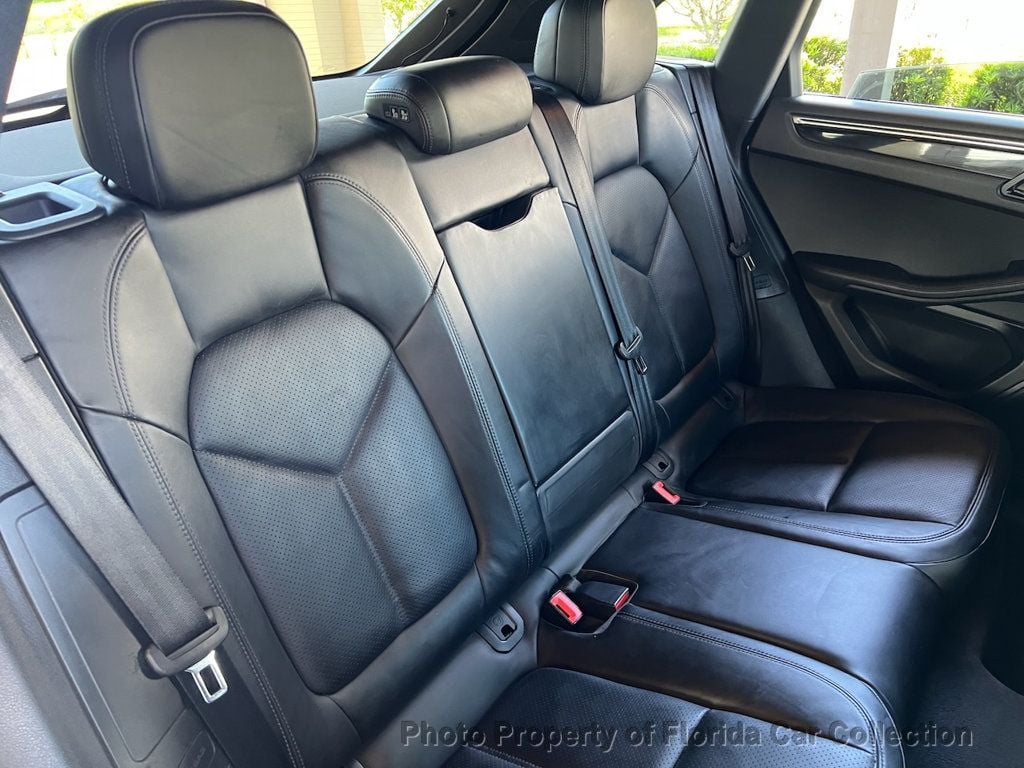 2015 Porsche Macan S photo 43
