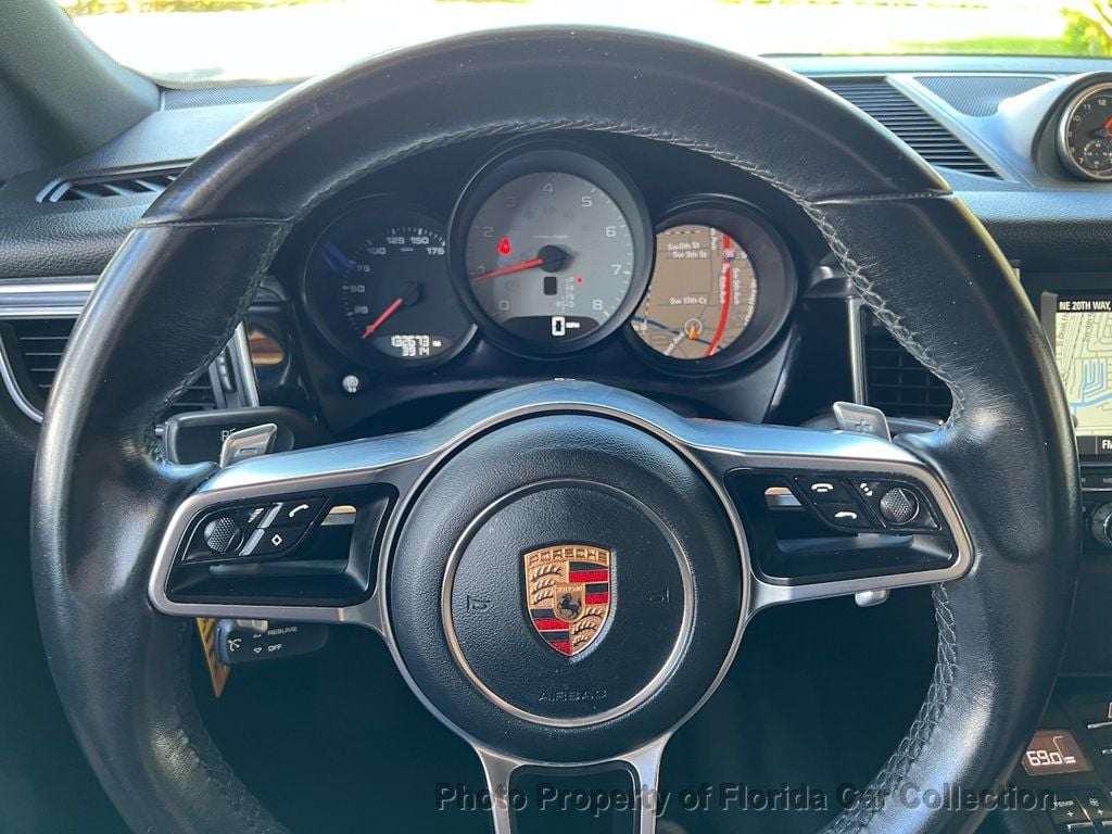 2015 Porsche Macan S photo 48