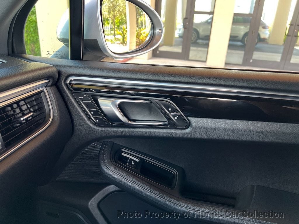 2015 Porsche Macan S photo 53