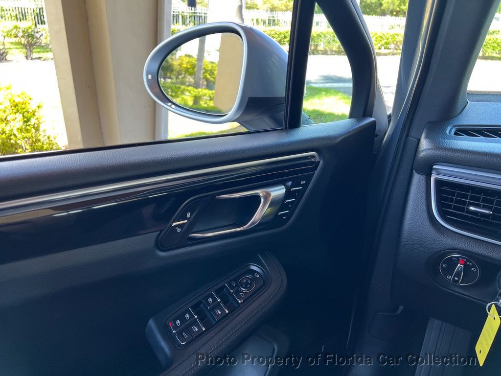 2015 Porsche Macan S photo 54
