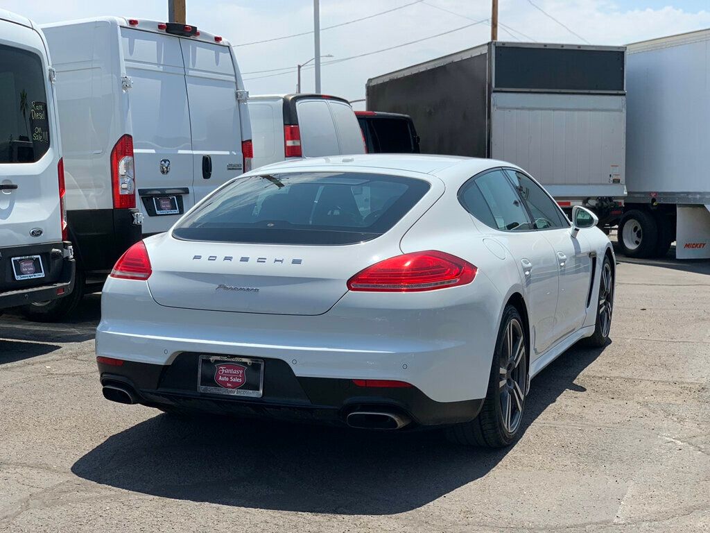 2015 Porsche Panamera 4 photo 2