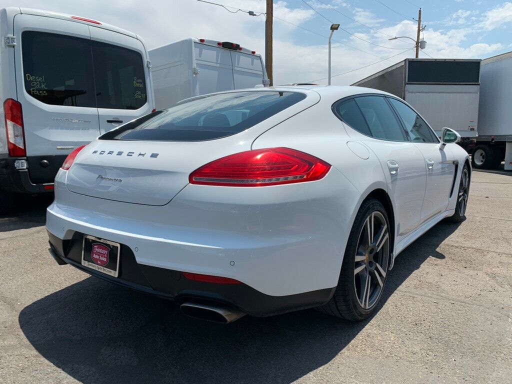 2015 Porsche Panamera 4 photo 3