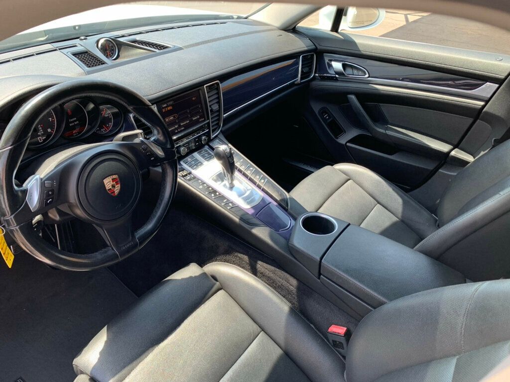 2015 Porsche Panamera 4 photo 6
