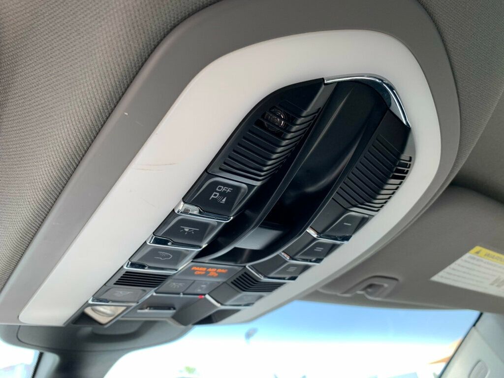 2015 Porsche Panamera 4 photo 7