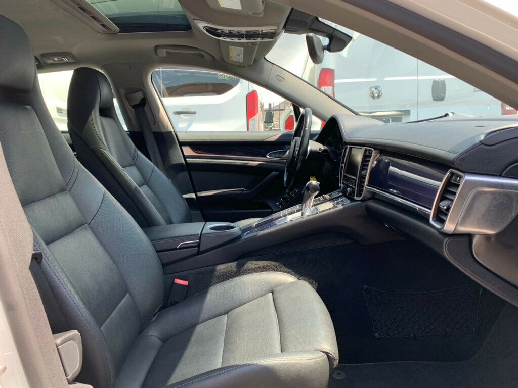 2015 Porsche Panamera 4 photo 10