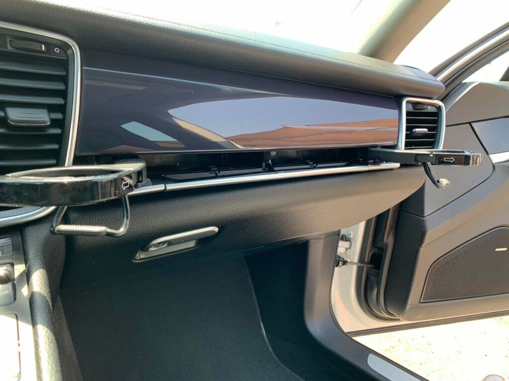 2015 Porsche Panamera 4 photo 13