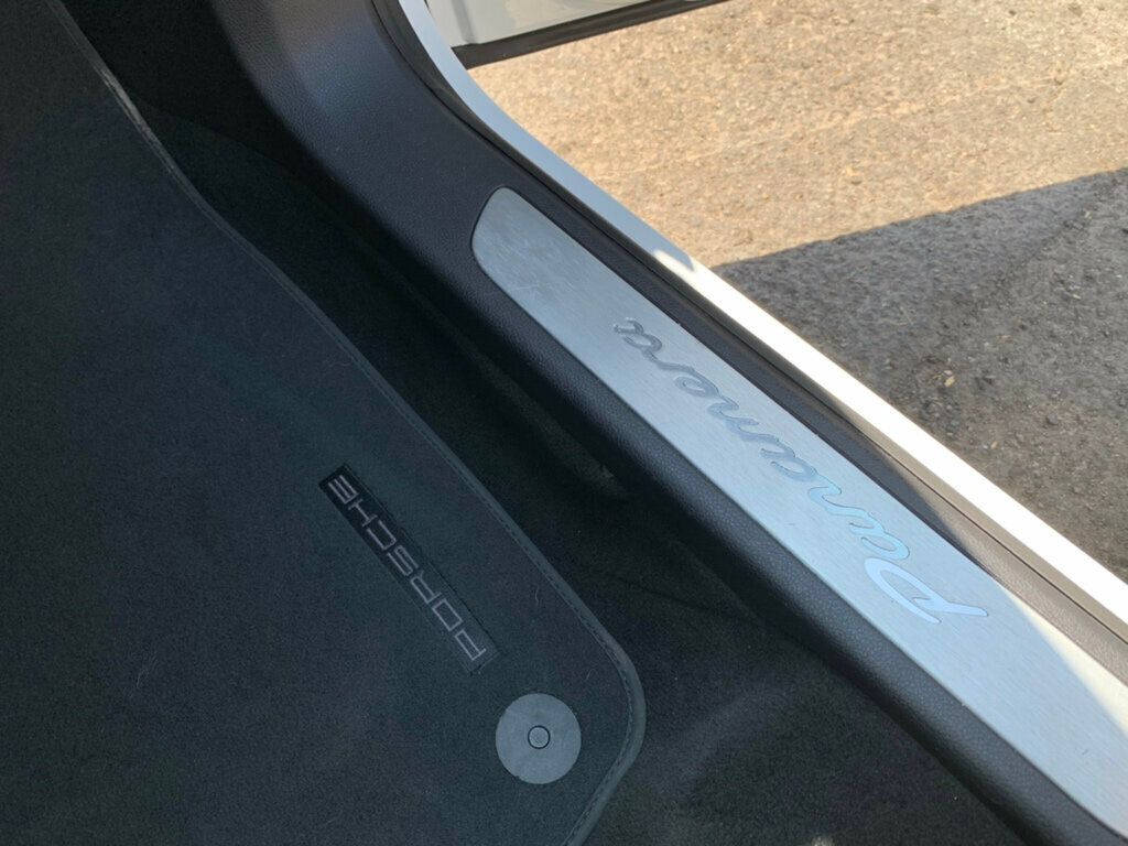 2015 Porsche Panamera 4 photo 14