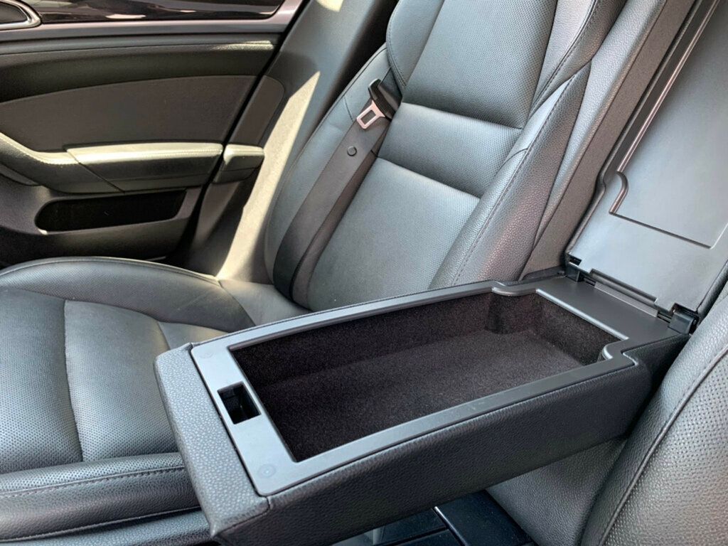 2015 Porsche Panamera 4 photo 22