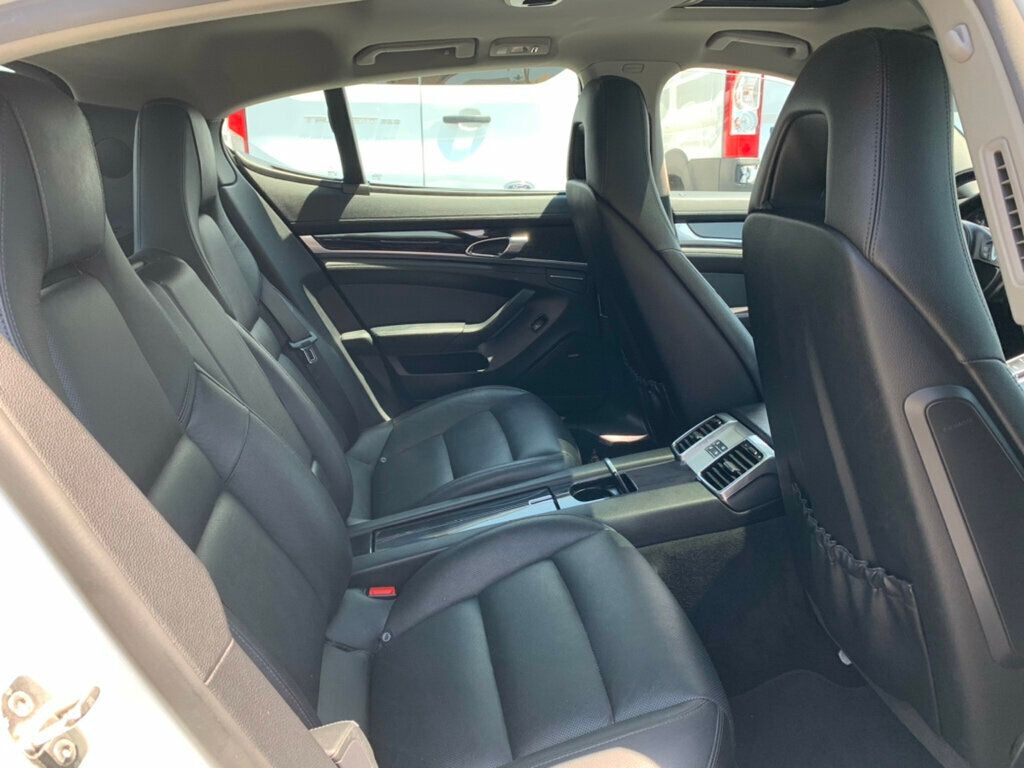 2015 Porsche Panamera 4 photo 27
