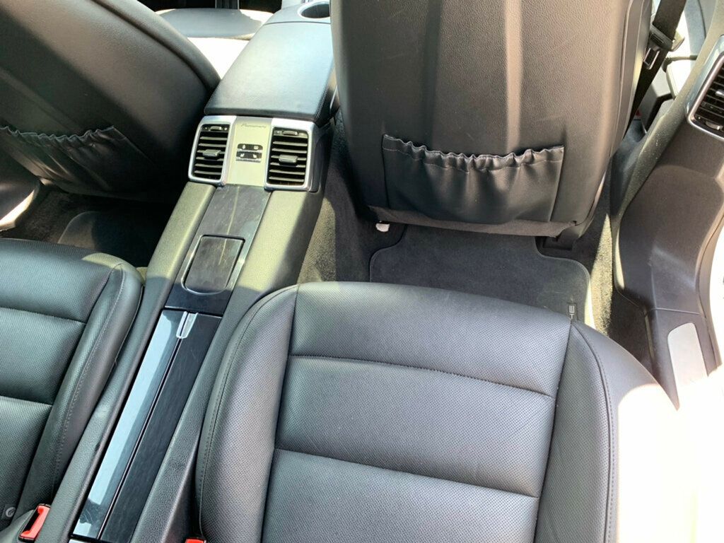 2015 Porsche Panamera 4 photo 29